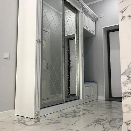 Люкс Апартаменты На Назарбаева Uralsk Exterior photo
