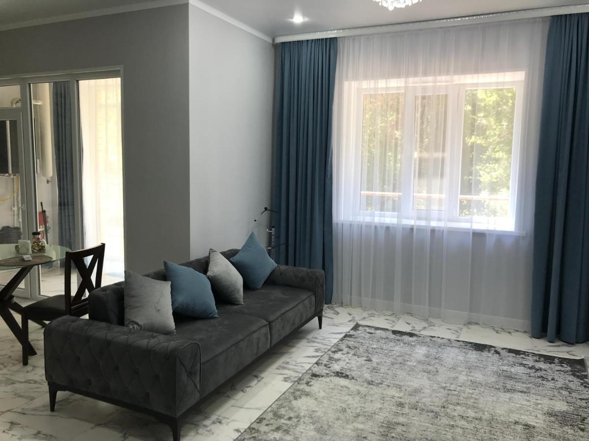 Люкс Апартаменты На Назарбаева Uralsk Exterior photo